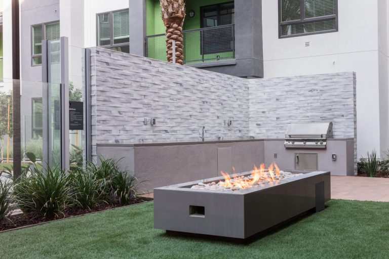 Lexington Luxury Apartments Outdoor Dining