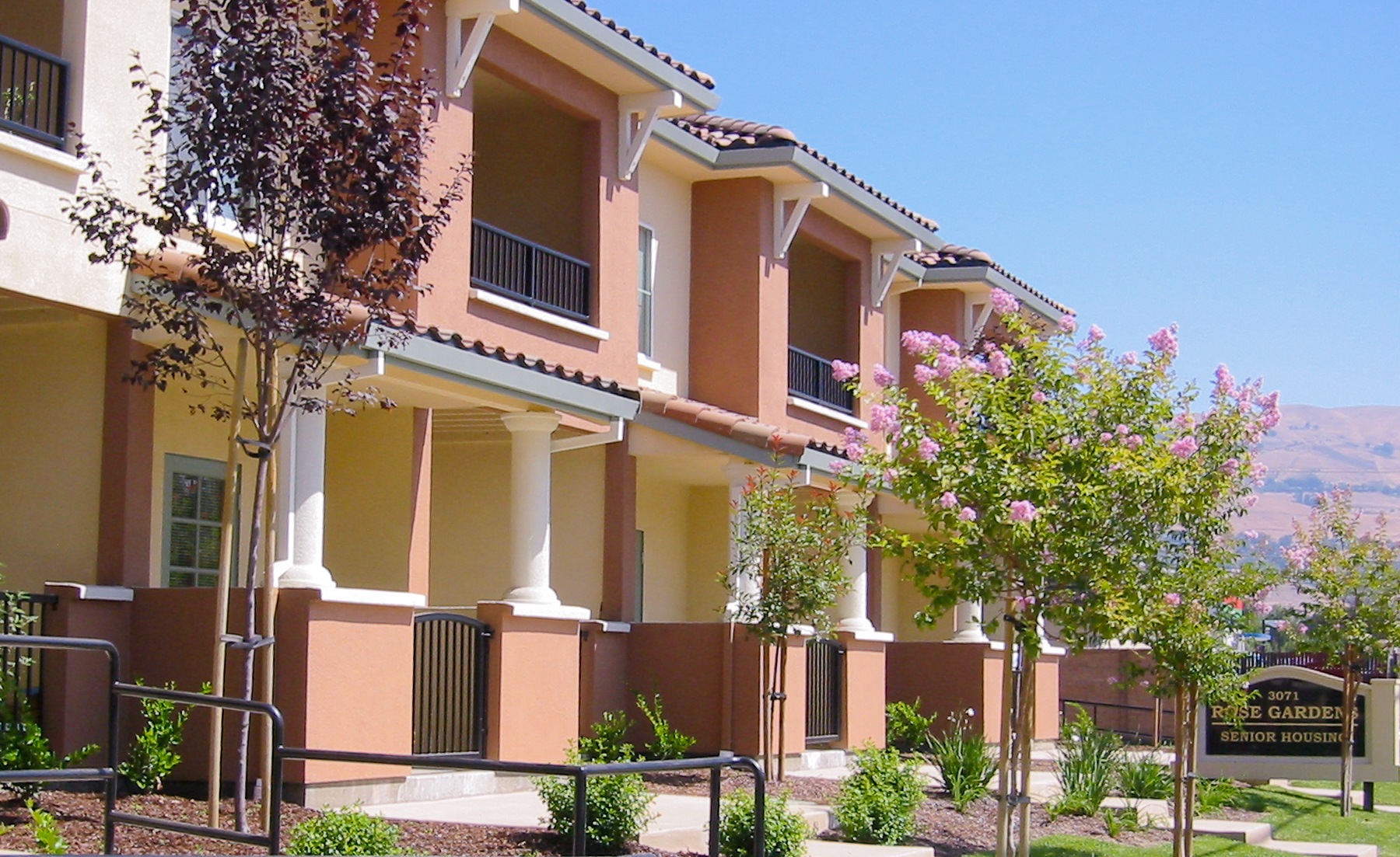 Rose Garden Court Apartments Long Beach - ave7design